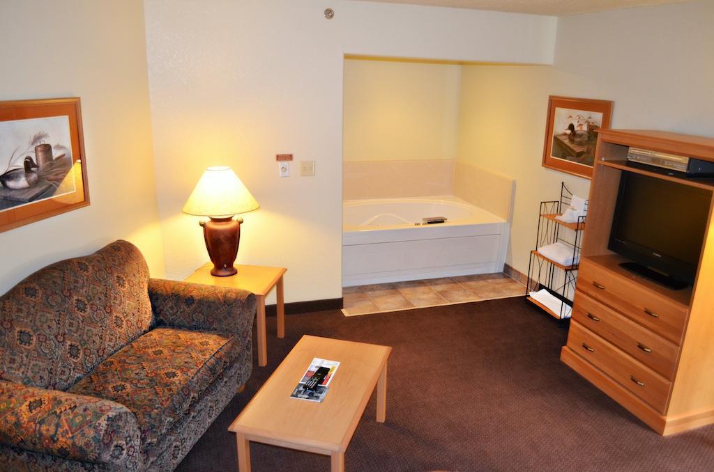 Fossil Creek Hotel & Suites Russell Eksteriør billede