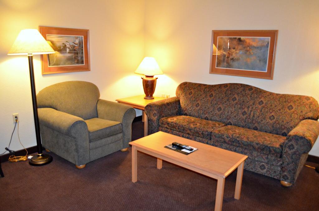 Fossil Creek Hotel & Suites Russell Værelse billede