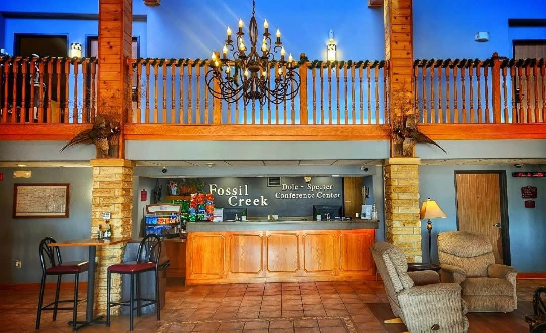 Fossil Creek Hotel & Suites Russell Eksteriør billede