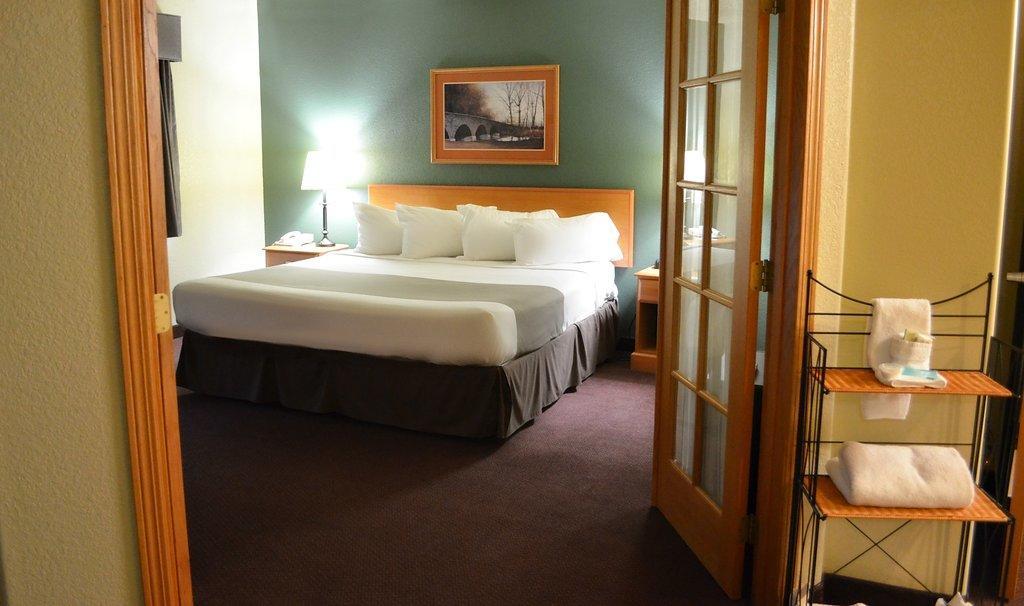 Fossil Creek Hotel & Suites Russell Eksteriør billede