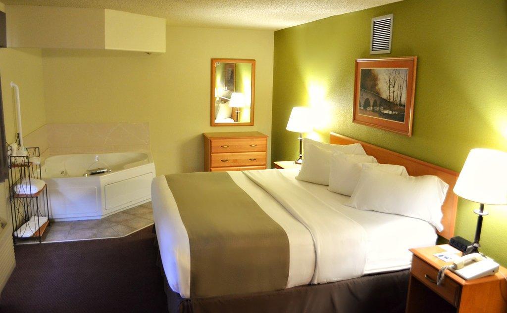 Fossil Creek Hotel & Suites Russell Eksteriør billede