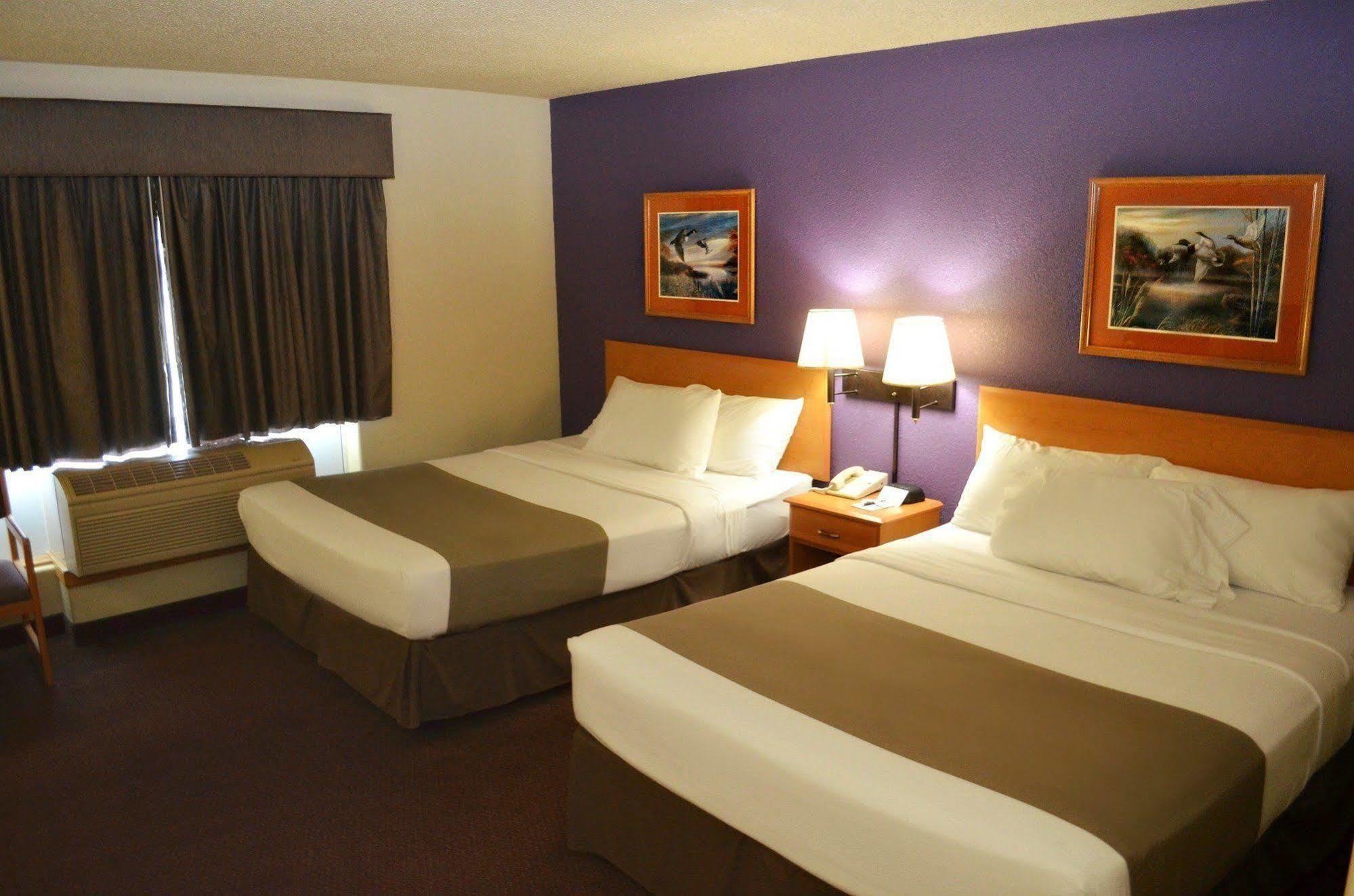 Fossil Creek Hotel & Suites Russell Eksteriør billede