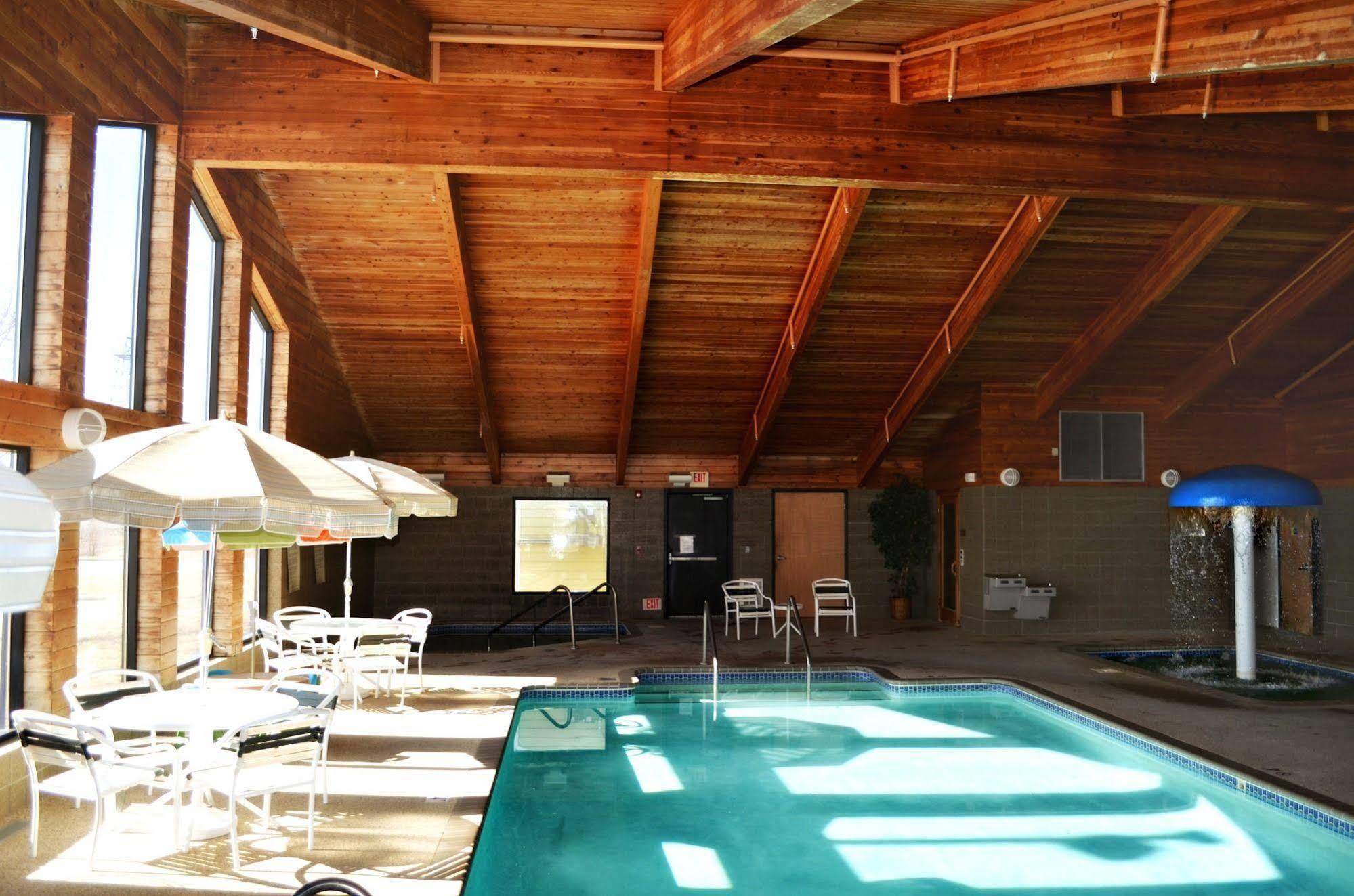 Fossil Creek Hotel & Suites Russell Eksteriør billede